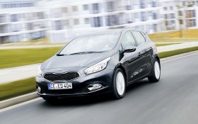 起亚Kia Cee'd轿车桌面壁纸