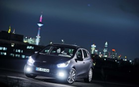 起亚Kia Cee'd轿车桌面壁纸