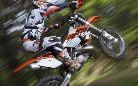 KTM 250 EXC越野摩托桌面壁纸
