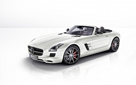 2013款奔驰SLS AMG GT跑车桌面壁纸