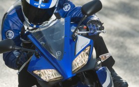 雅马哈YZF-R125摩托桌面壁纸[1920x1200]