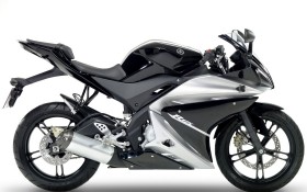 雅马哈YZF-R125摩托桌面壁纸[1680x1050]