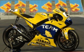 雅马哈 YZR M1摩托桌面壁纸