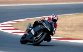 雅马哈 YZR M1摩托桌面壁纸