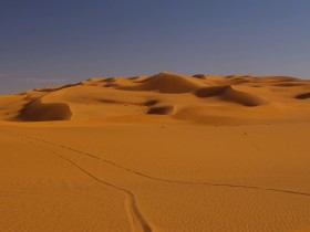 沙漠戈壁风景桌面壁纸[2560x1920]