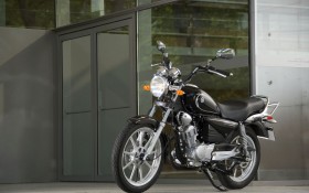 雅马哈 YBR125 Custom摩托桌面壁纸