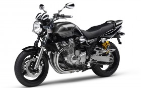 雅马哈 XJR1300摩托桌面壁纸