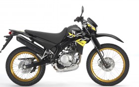 雅马哈 XT125R桌面壁纸