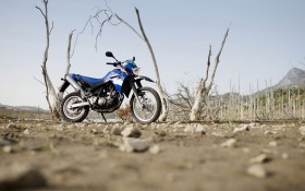 雅马哈 XT660R摩托桌面壁纸