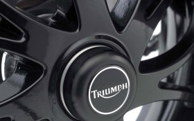 10款Triumph Speed Triple摩托桌面壁纸