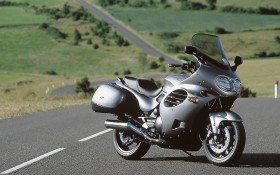Triumph Trophy 1200摩托桌面壁纸