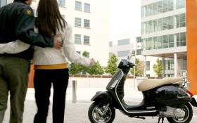 07款Vespa GTS 250摩托桌面壁纸