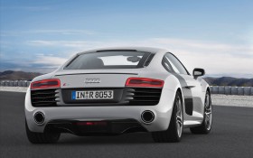 2013年奥迪Audi R8汽车桌面壁纸