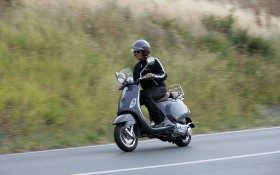 比亚乔Vespa LXV桌面壁纸