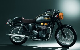 Triumph Bonneville摩托桌面壁纸
