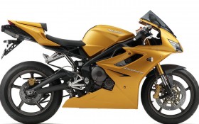 Triumph Daytona675摩托桌面壁纸