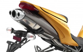 Triumph Daytona675摩托桌面壁纸