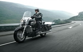Triumph Rocket III摩托桌面壁纸