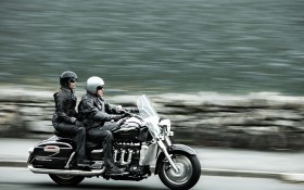 Triumph Rocket III摩托桌面壁纸