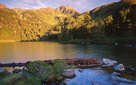阿尔卑斯山夏日美景桌面壁纸