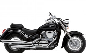 铃木 Marauder 1600摩托桌面壁纸