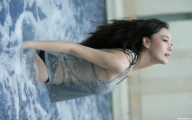 美女明星张馨予桌面壁纸
