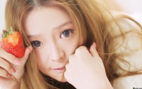 90后氧气女生裴紫绮桌面壁纸