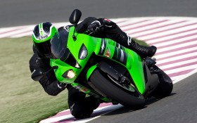 川崎 Ninja ZX-6R摩托桌面壁纸