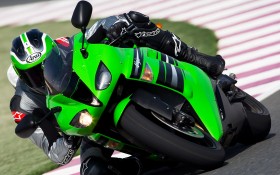 川崎 Ninja ZX-6R摩托桌面壁纸