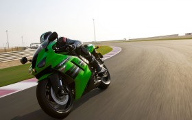 川崎 Ninja ZX-6R摩托桌面壁纸