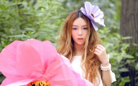 裴紫绮：森林梦幻精灵公主美女桌面壁纸