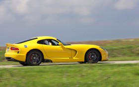 2013款道奇 SRT Viper GTS跑车桌面壁纸