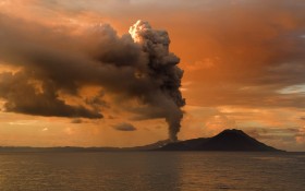 火山喷发风景桌面壁纸