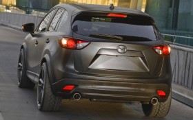 2013款马自达CX-5 Urban轿车桌面壁纸