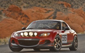 2012款马自达MX-5轿车桌面壁纸