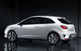 2013款西雅特Ibiza Cupra 轿车桌面壁纸