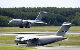 C-17环球霸王3运输机桌面壁纸