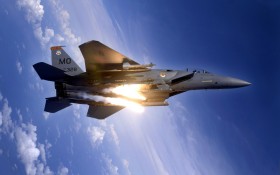 F-15鹰式战斗机桌面壁纸