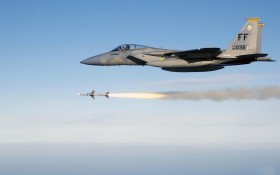 F-15鹰式战斗机桌面壁纸
