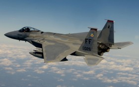 F-15鹰式战斗机桌面壁纸