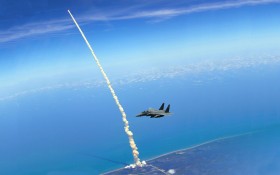 F-15鹰式战斗机桌面壁纸