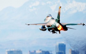 F-16战隼战斗机桌面壁纸