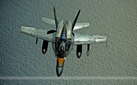 F-18大黄蜂桌面壁纸