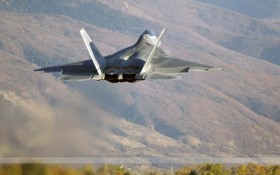 F-22猛禽战斗机桌面壁纸