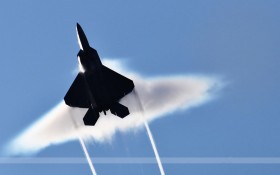 F-22猛禽战斗机桌面壁纸