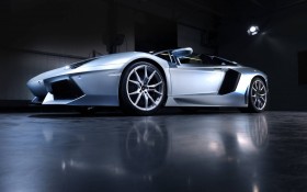2013款兰博基尼Aventador LP700-4汽车桌面壁纸