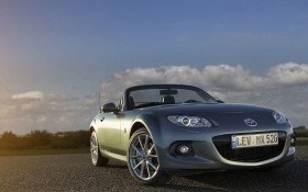 2013马自达 MX-5跑车桌面壁纸