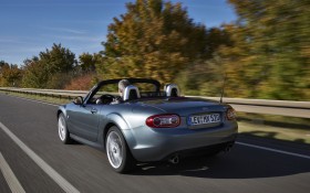 2013马自达 MX-5跑车桌面壁纸