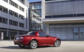 2013款马自达MX-5 Roadster 跑车桌面壁纸