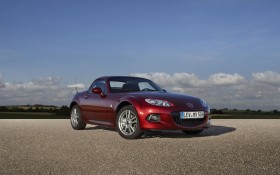 2013款马自达MX-5 Roadster 跑车桌面壁纸